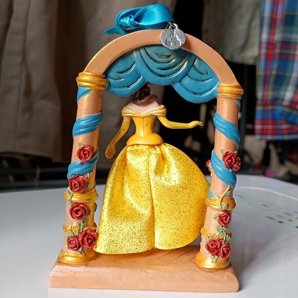 Ornement de sapin Disney Belle sous un arche fleuri -  La Belle et la Bête - Picture 2 of 4